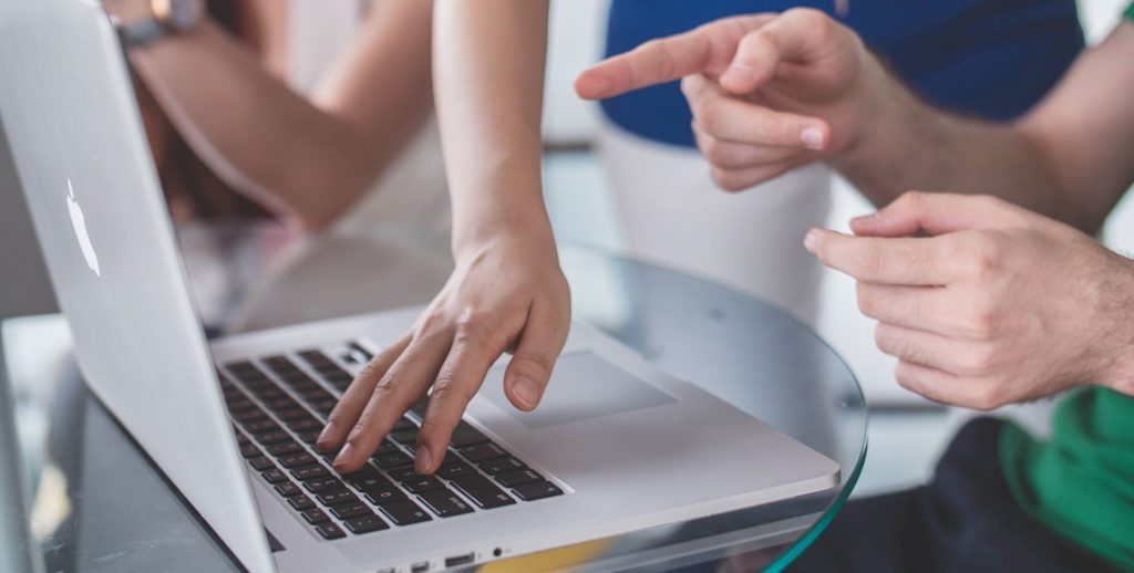 des collaborateurs curieux